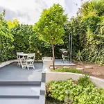 Stylish Ground Floor Garden Flat Nr Central London