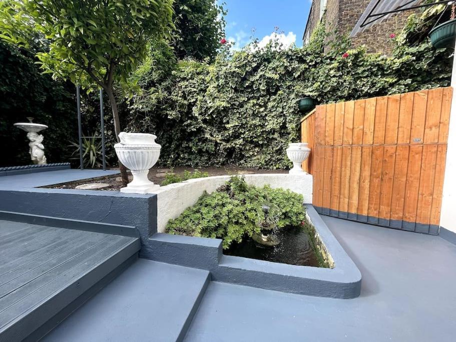 Stylish Ground Floor Garden Flat Nr * London