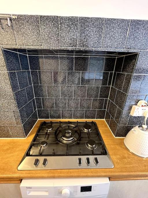 Stylish Ground Floor Garden Flat Nr *