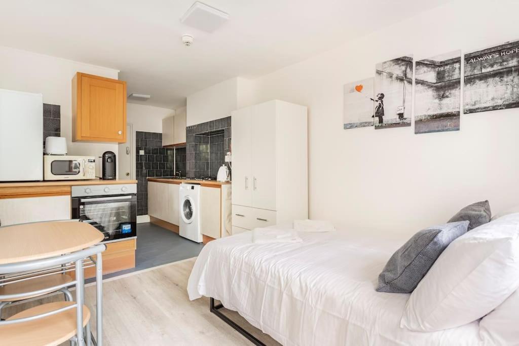 Stylish Ground Floor Garden Flat Nr Londra