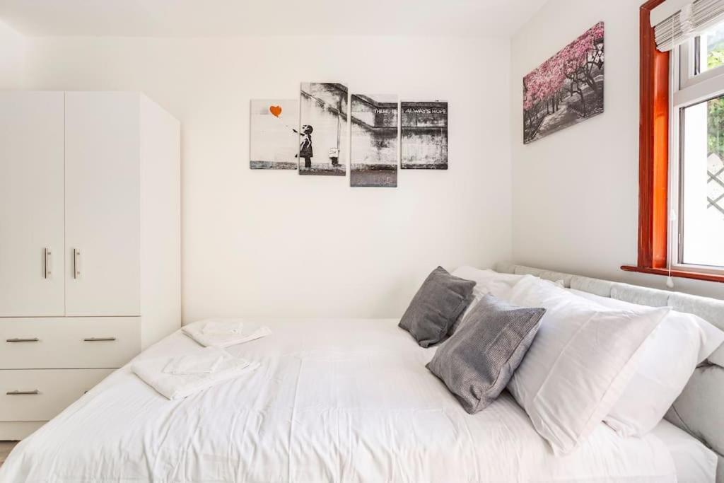 Stylish Ground Floor Garden Flat Nr