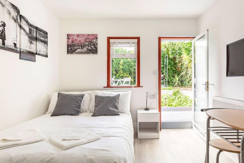 Apartment Stylish Ground Floor Garden Flat Nr London